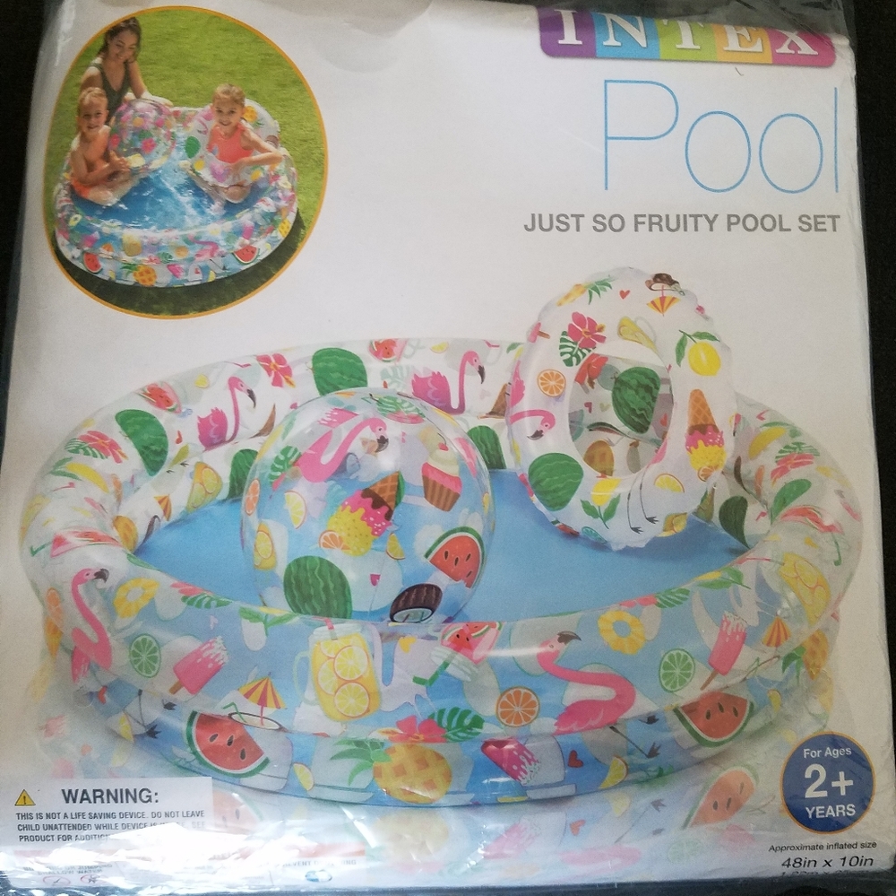 Toddler inflatable pool with accessories